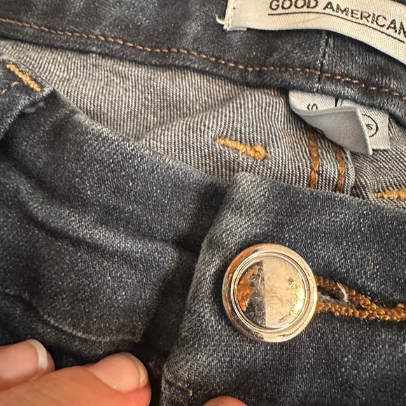 GOOD AMERICAN - Raw Hem Dark Wash Skinny Jeans - Picture 4 of 6